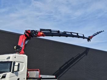 Scania R590 V8 8x2 / HMF 9520 - JIB - WINCH / TRACTOR
